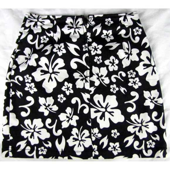 SALE! Floral Black White Short Mini Skirt - Picture 2 of 4